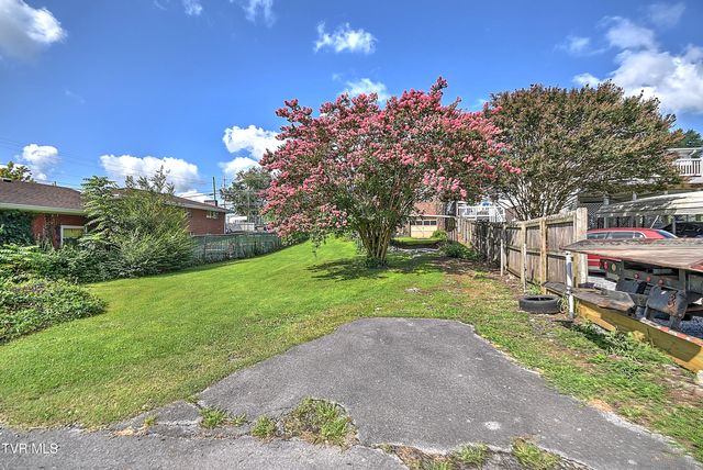 1016 Knob Creek Road, Johnson City, TN 37604