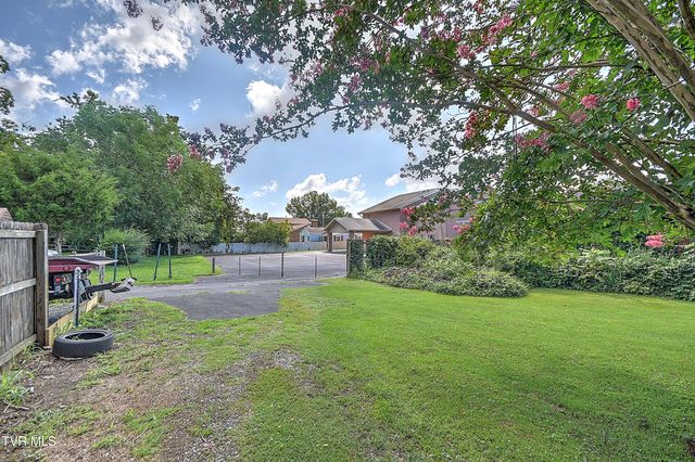 1016 Knob Creek Road, Johnson City, TN 37604