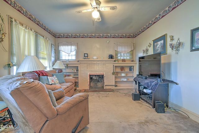 1016 Knob Creek Road, Johnson City, TN 37604