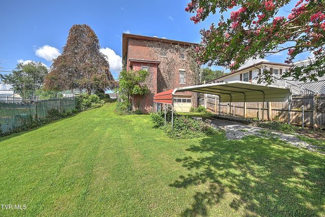 1016 Knob Creek Road, Johnson City, TN 37604