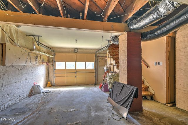 1016 Knob Creek Road, Johnson City, TN 37604
