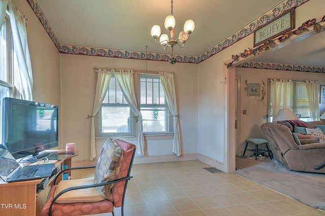 1016 Knob Creek Road, Johnson City, TN 37604