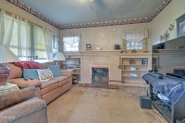 1016 Knob Creek Road, Johnson City, TN 37604