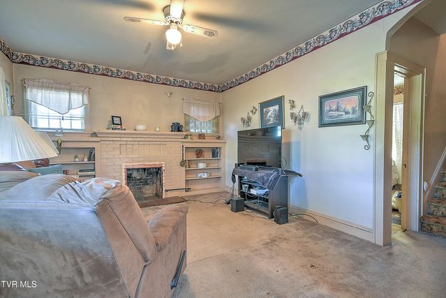 1016 Knob Creek Road, Johnson City, TN 37604