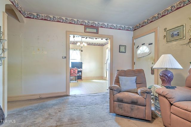 1016 Knob Creek Road, Johnson City, TN 37604