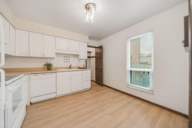 4231 Chaucer Lane, Columbus, OH 43220