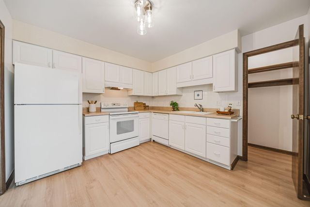 4231 Chaucer Lane, Columbus, OH 43220