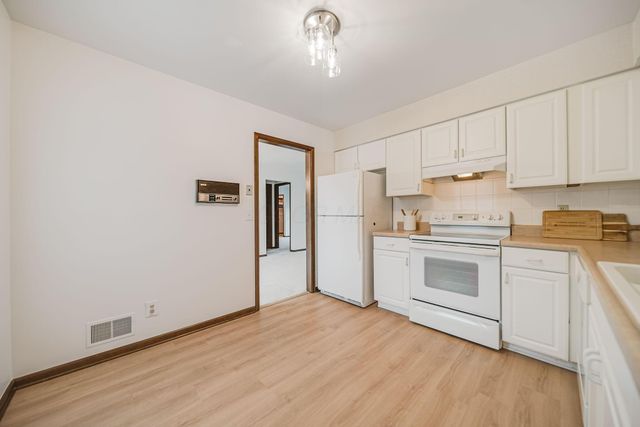 4231 Chaucer Lane, Columbus, OH 43220