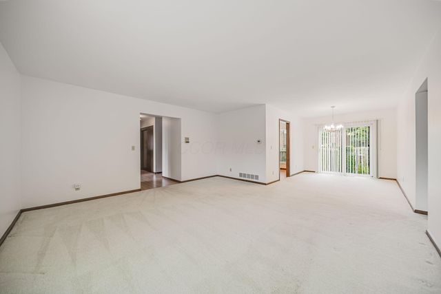 4231 Chaucer Lane, Columbus, OH 43220