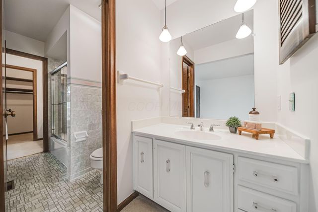 4231 Chaucer Lane, Columbus, OH 43220