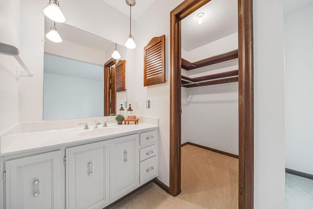 4231 Chaucer Lane, Columbus, OH 43220