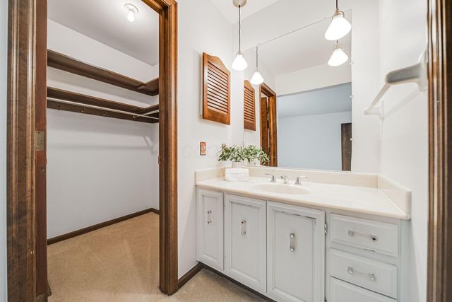 4231 Chaucer Lane, Columbus, OH 43220
