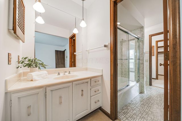 4231 Chaucer Lane, Columbus, OH 43220