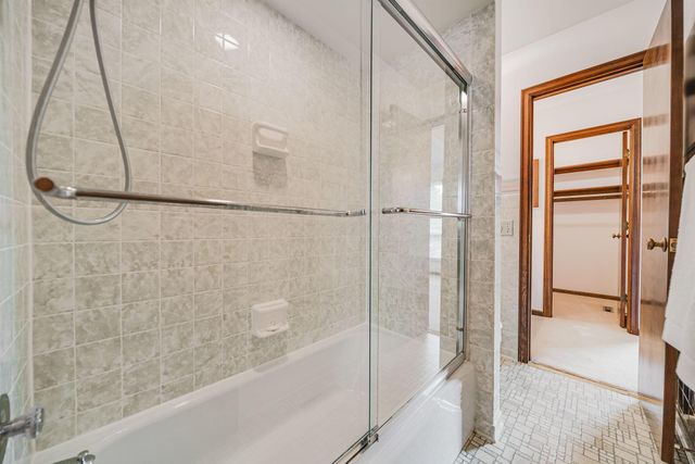 4231 Chaucer Lane, Columbus, OH 43220