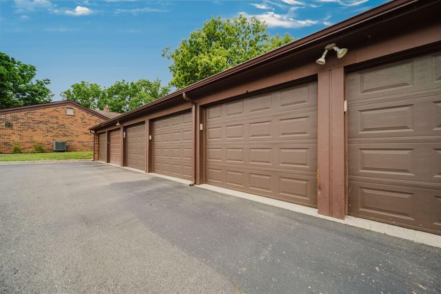 4231 Chaucer Lane, Columbus, OH 43220