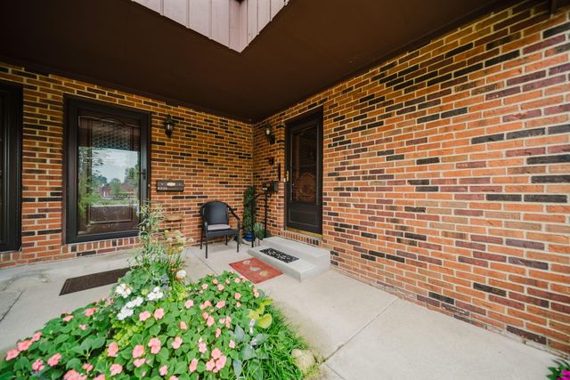 4231 Chaucer Lane, Columbus, OH 43220
