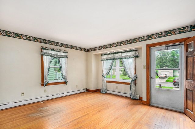 482 Grove Avenue, Valparaiso, IN 46385