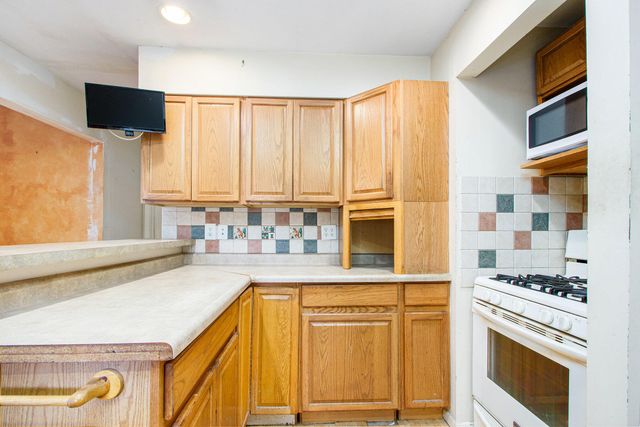 482 Grove Avenue, Valparaiso, IN 46385