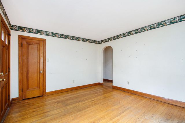 482 Grove Avenue, Valparaiso, IN 46385