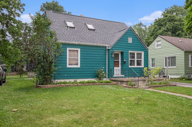 482 Grove Avenue, Valparaiso, IN 46385