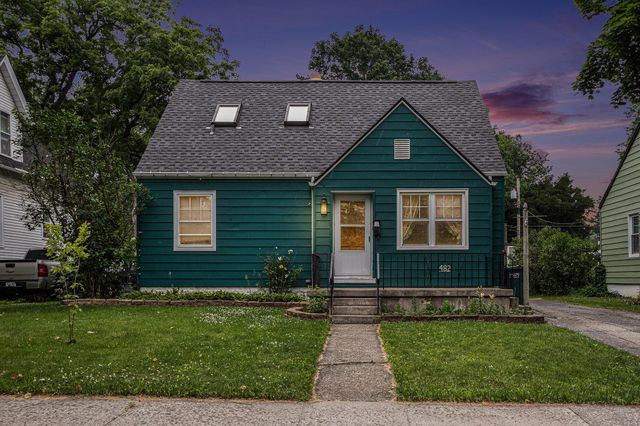 482 Grove Avenue, Valparaiso, IN 46385