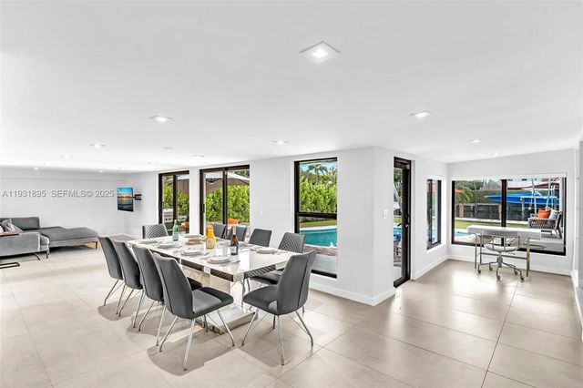 536 Hibiscus Dr, Hallandale Beach, FL 33009