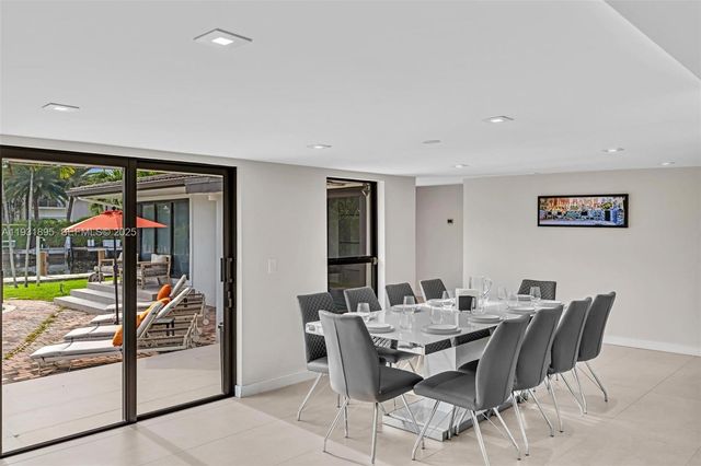 536 Hibiscus Dr, Hallandale Beach, FL 33009