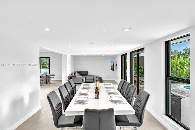 536 Hibiscus Dr, Hallandale Beach, FL 33009