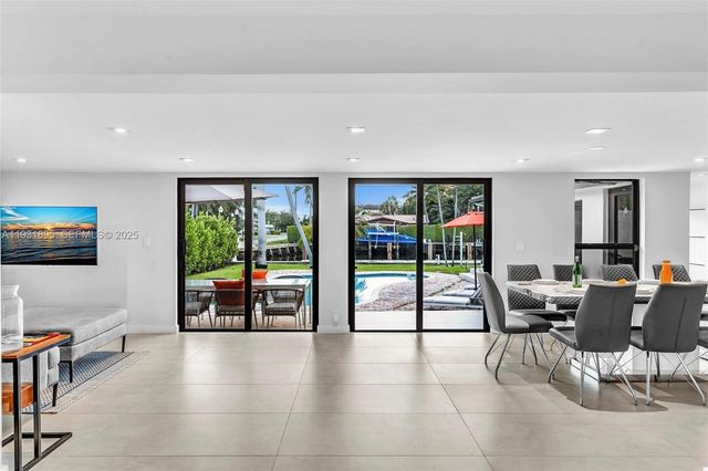 536 Hibiscus Dr, Hallandale Beach, FL 33009