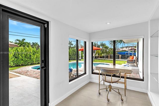 536 Hibiscus Dr, Hallandale Beach, FL 33009