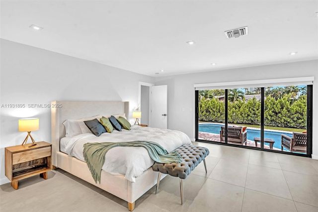 536 Hibiscus Dr, Hallandale Beach, FL 33009