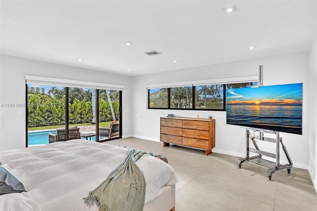 536 Hibiscus Dr, Hallandale Beach, FL 33009