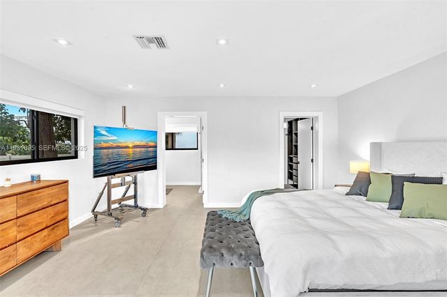 536 Hibiscus Dr, Hallandale Beach, FL 33009