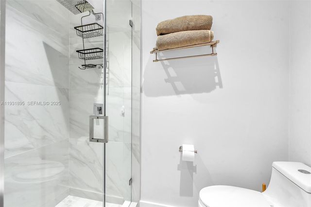 536 Hibiscus Dr, Hallandale Beach, FL 33009