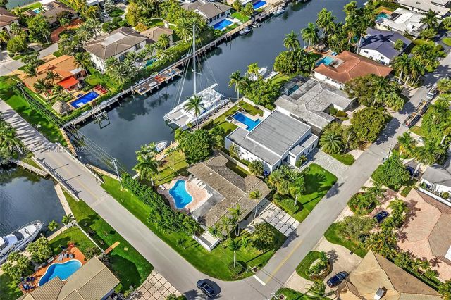 536 Hibiscus Dr, Hallandale Beach, FL 33009