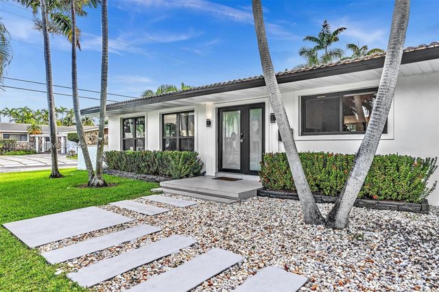 536 Hibiscus Dr, Hallandale Beach, FL 33009