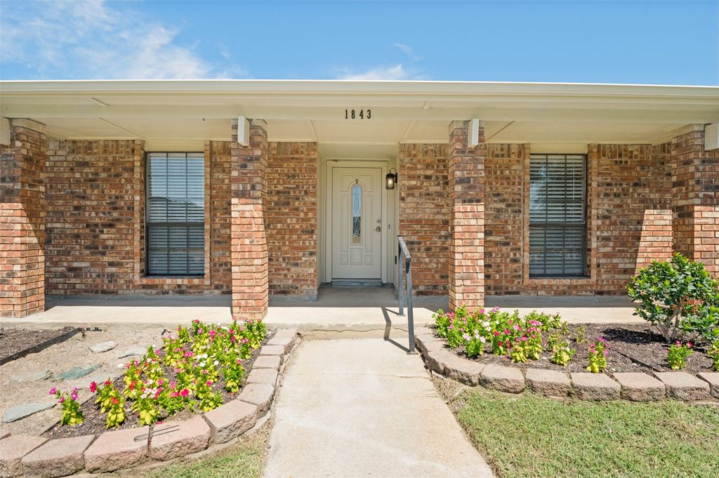 1843 Tree Line Drive, Carrollton, TX 75007 — exterior