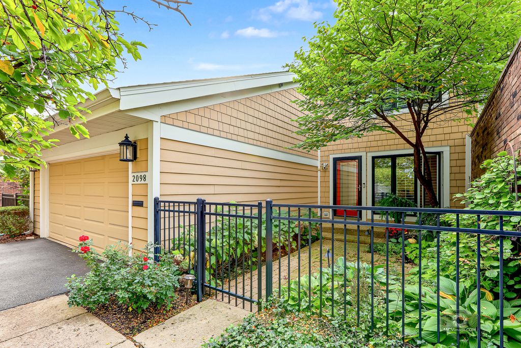 2098 Creekside Drive, Wheaton, IL 60189 — exterior