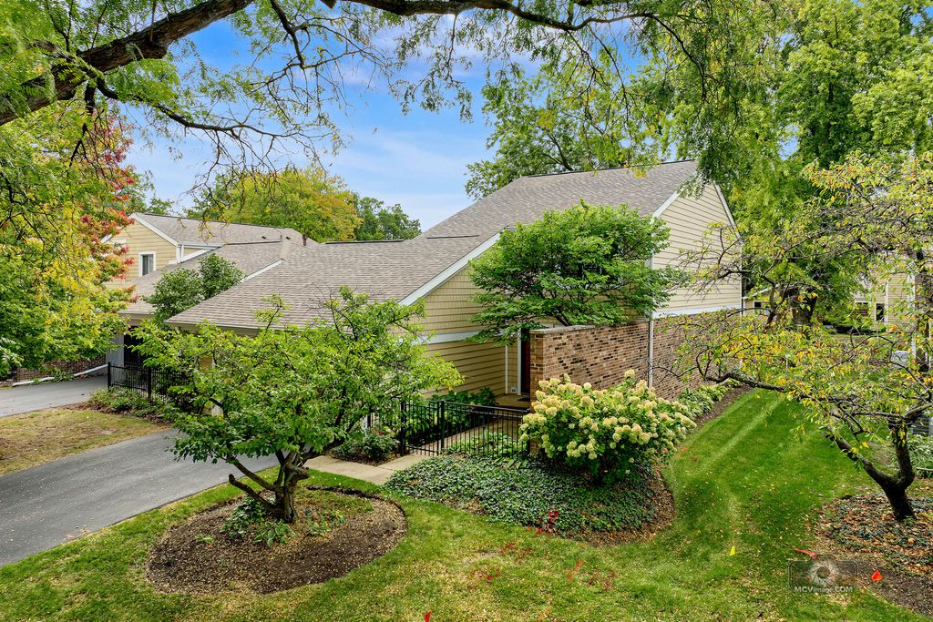 2098 Creekside Drive, Wheaton, IL 60189 — photo 3