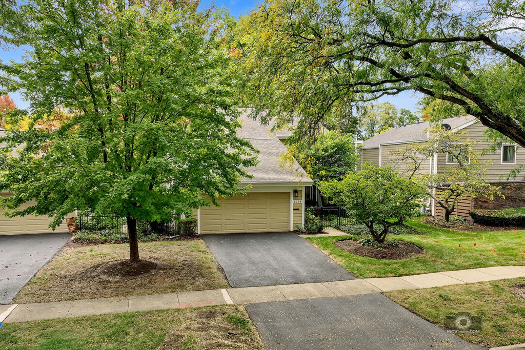2098 Creekside Drive, Wheaton, IL 60189 — photo 4