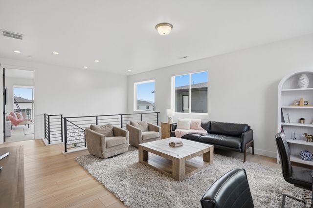 1227 W AUTUMN VIEW CIR, Lehi, UT 84043