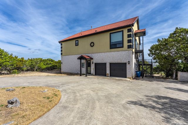 285 Timberhill, Pipe Creek, TX 78063