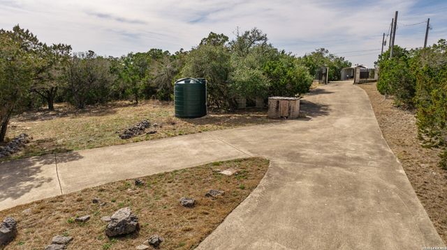 285 Timberhill, Pipe Creek, TX 78063