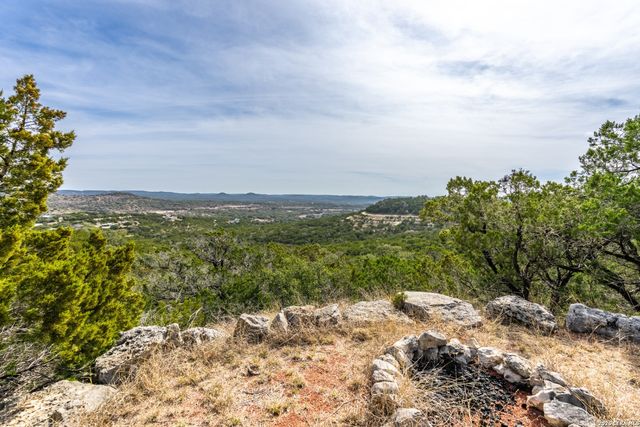 285 Timberhill, Pipe Creek, TX 78063