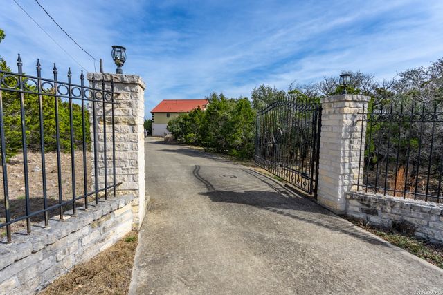 285 Timberhill, Pipe Creek, TX 78063