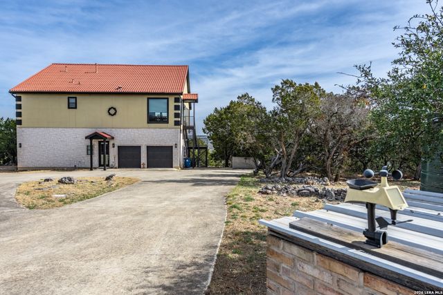 285 Timberhill, Pipe Creek, TX 78063