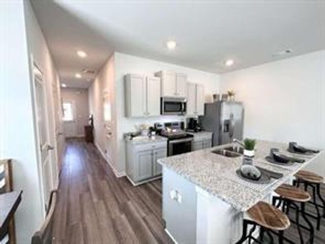 141 VILLAGE GREEN NW Drive, Adairsville, GA 30103