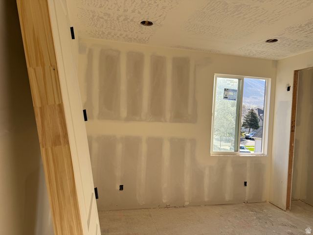 461 W SUMMERHILL LN, Centerville, UT 84014