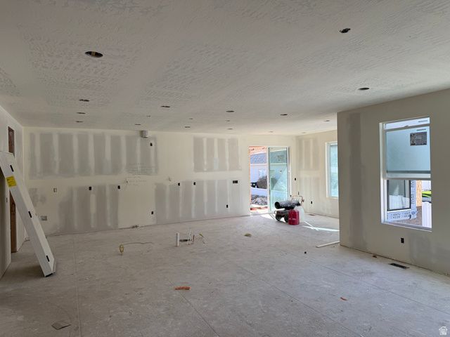 461 W SUMMERHILL LN, Centerville, UT 84014