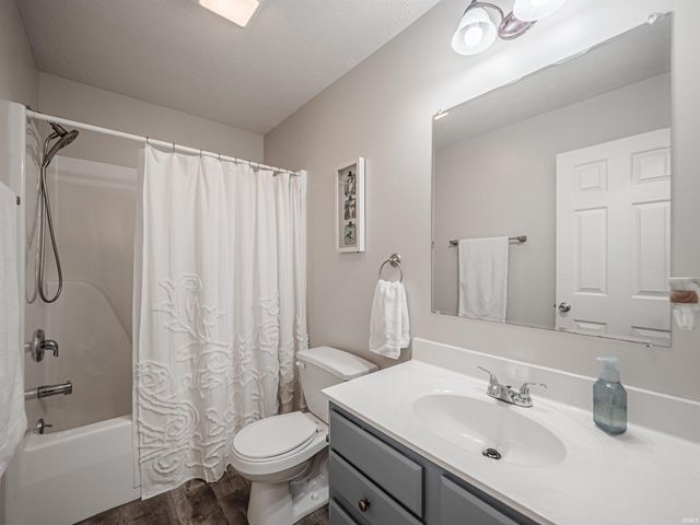4717 Erinwood Court, Evansville, IN 47725